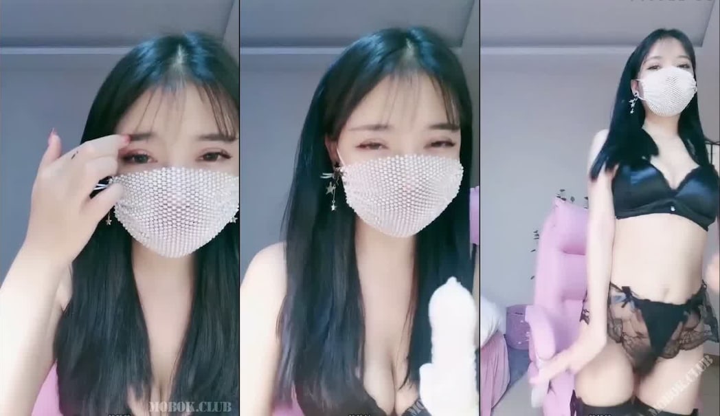 国产精品大眼睛氣質美女,戴個口罩,今天訂個小目標,要噴更多的水,黃瓜拿來當老公[]